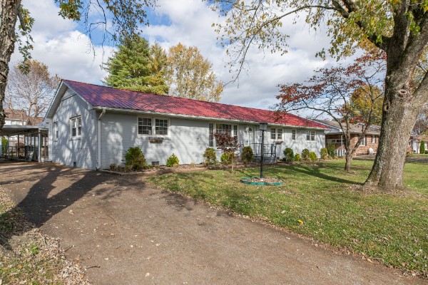 Front of 502 9th St, Lawrenceburg TN