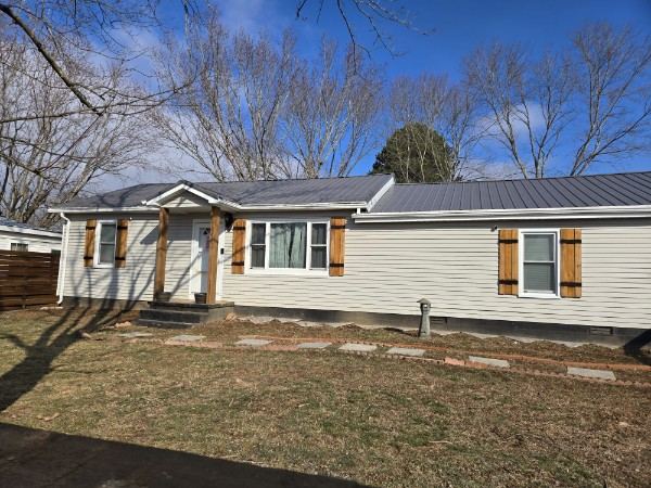 Front of 306 Johnson St, Lawrenceburg TN