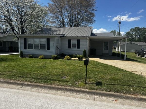 Front of 813 N Military Ave, Lawrenceburg TN