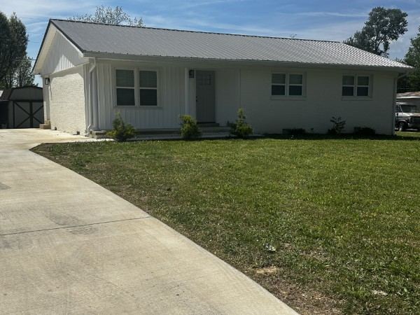 Front of 307 Randall St, Lawrenceburg TN
