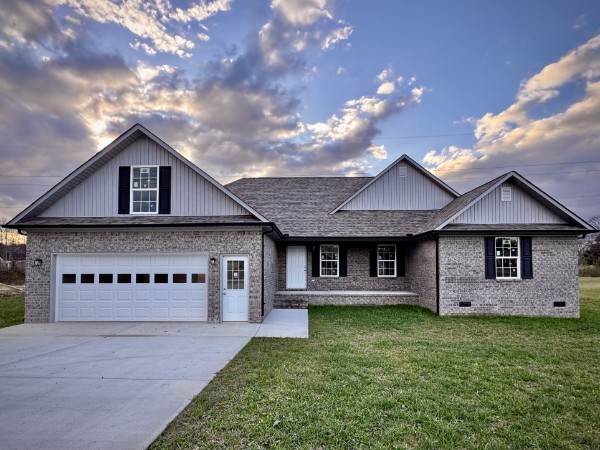Front of 132 Sundance Dr, Lawrenceburg TN