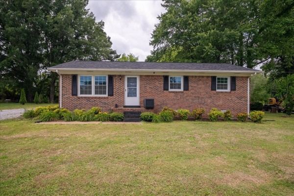 Front of 3417 Gimlet Rd, Lawrenceburg TN