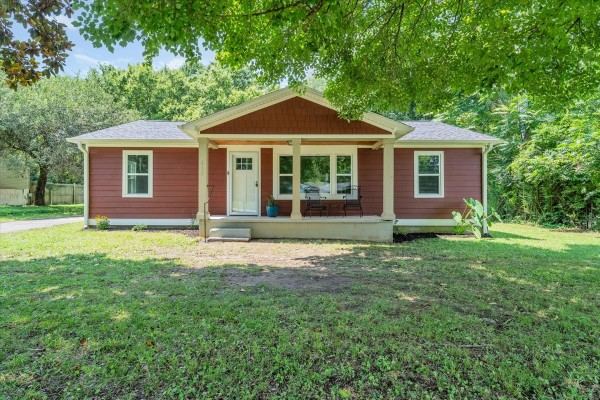 Front of 617 Fall River Rd, Lawrenceburg TN