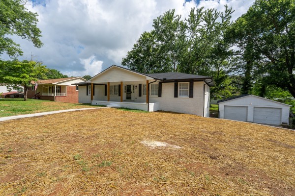 Front of 1610 Grandaddy Rd, Lawrenceburg TN