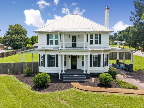 Front of 106 Lafayette Ave, Lawrenceburg TN