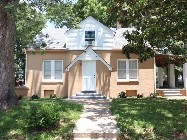 Front of 408 2nd St, Lawrenceburg TN