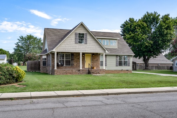 Front of 602 7th St, Lawrenceburg TN