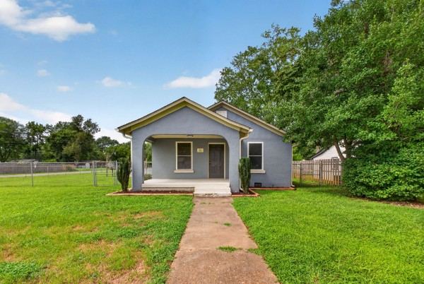 Front of 502 5th St, Lawrenceburg TN