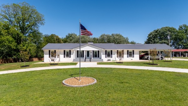 Front of 1448 Baker Ln, Lawrenceburg TN