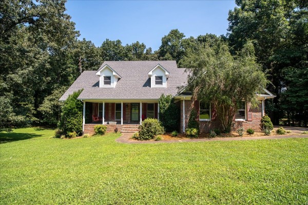 Front of 11 Ashley Ct, Lawrenceburg TN