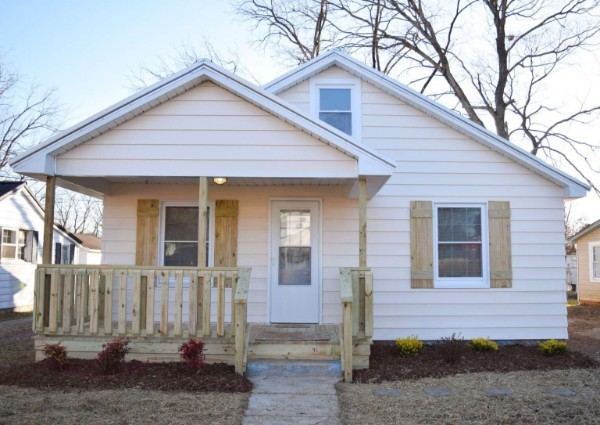 Front of 413 5th St, Lawrenceburg TN