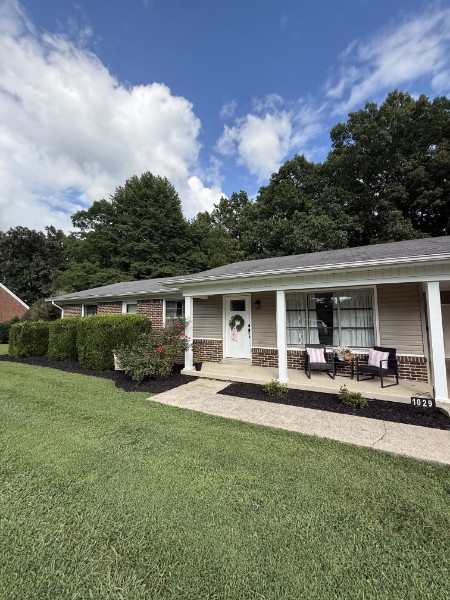 Front of 1029 Pine Cir, Lawrenceburg TN