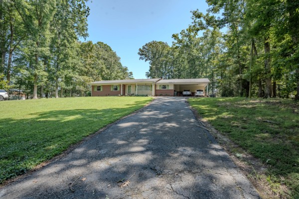 Front of 311 Gale Ln, Lawrenceburg TN