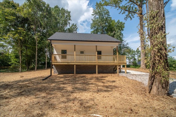 Front of 290 Devin Dr, Lawrenceburg TN