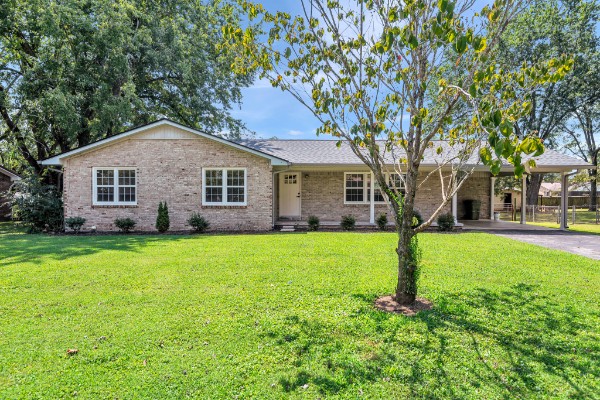 Front of 707 7th St, Lawrenceburg TN