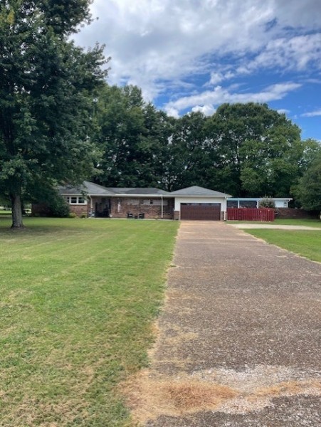 Front of 111 Grandview Dr, Lawrenceburg TN
