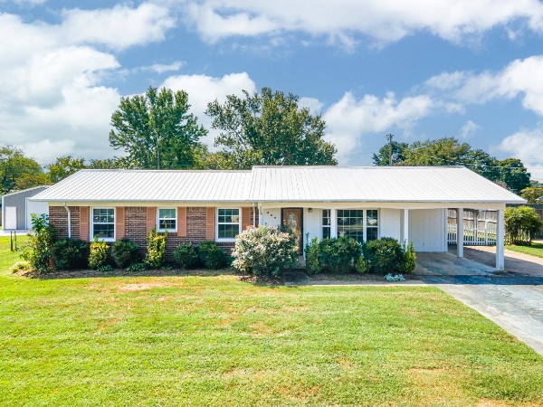 Front of 407 Kirk St, Lawrenceburg TN