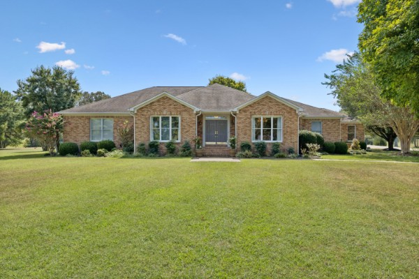 Front of 23 Cardinal Ct W, Lawrenceburg TN