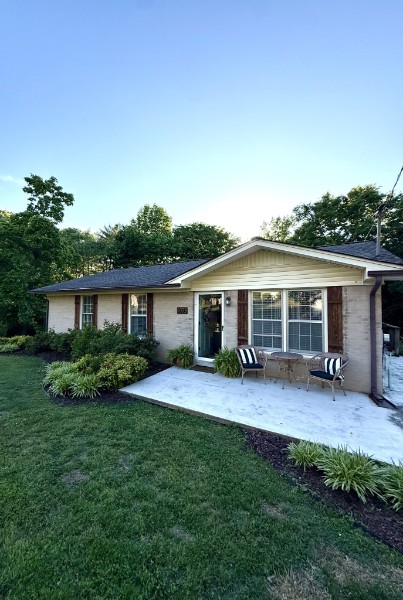 Front of 1003 Pine Cir, Lawrenceburg TN