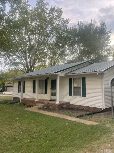 Front of 601 Herb Dr, Lawrenceburg TN