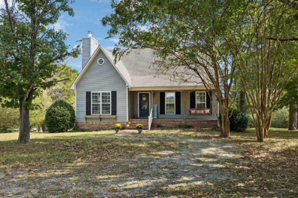 Front of 491 Hillview Dr, Lawrenceburg TN