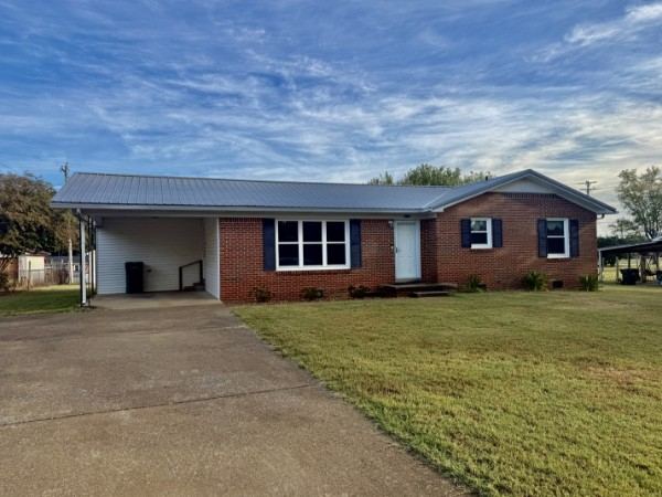 Front of 410 Kirk St, Lawrenceburg TN 38464