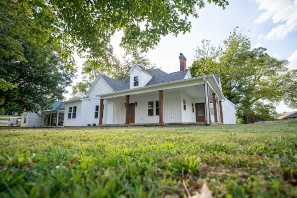 Front of 221 S Military Ave, Lawrenceburg TN