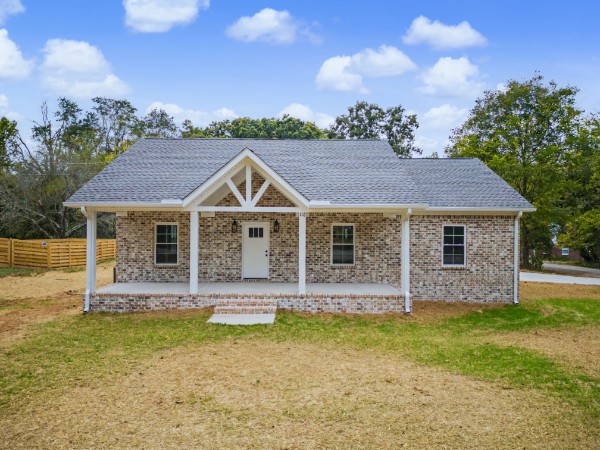 Front of 216 Adams Ave, Lawrenceburg TN 38464