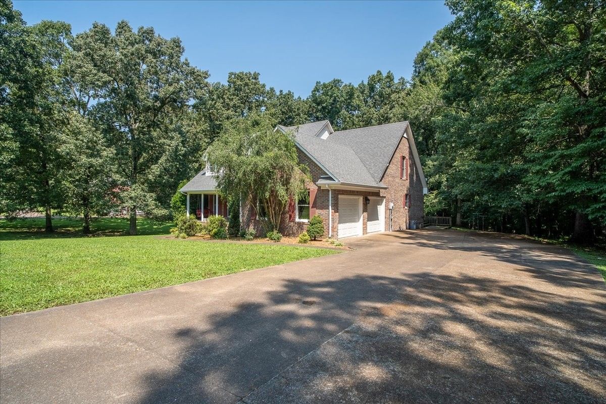 11 Ashley Ct inside, Lawrence County TN home for sale