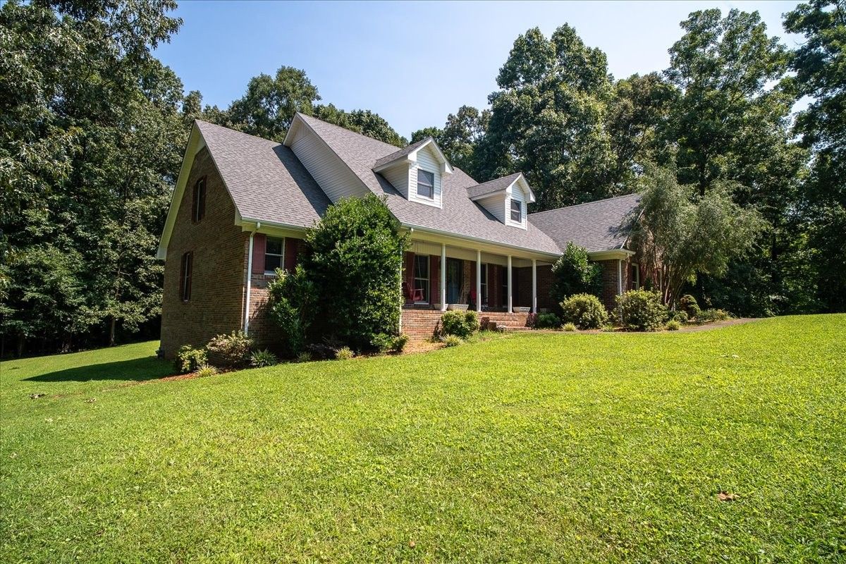 11 Ashley Ct inside, Lawrence County TN home for sale
