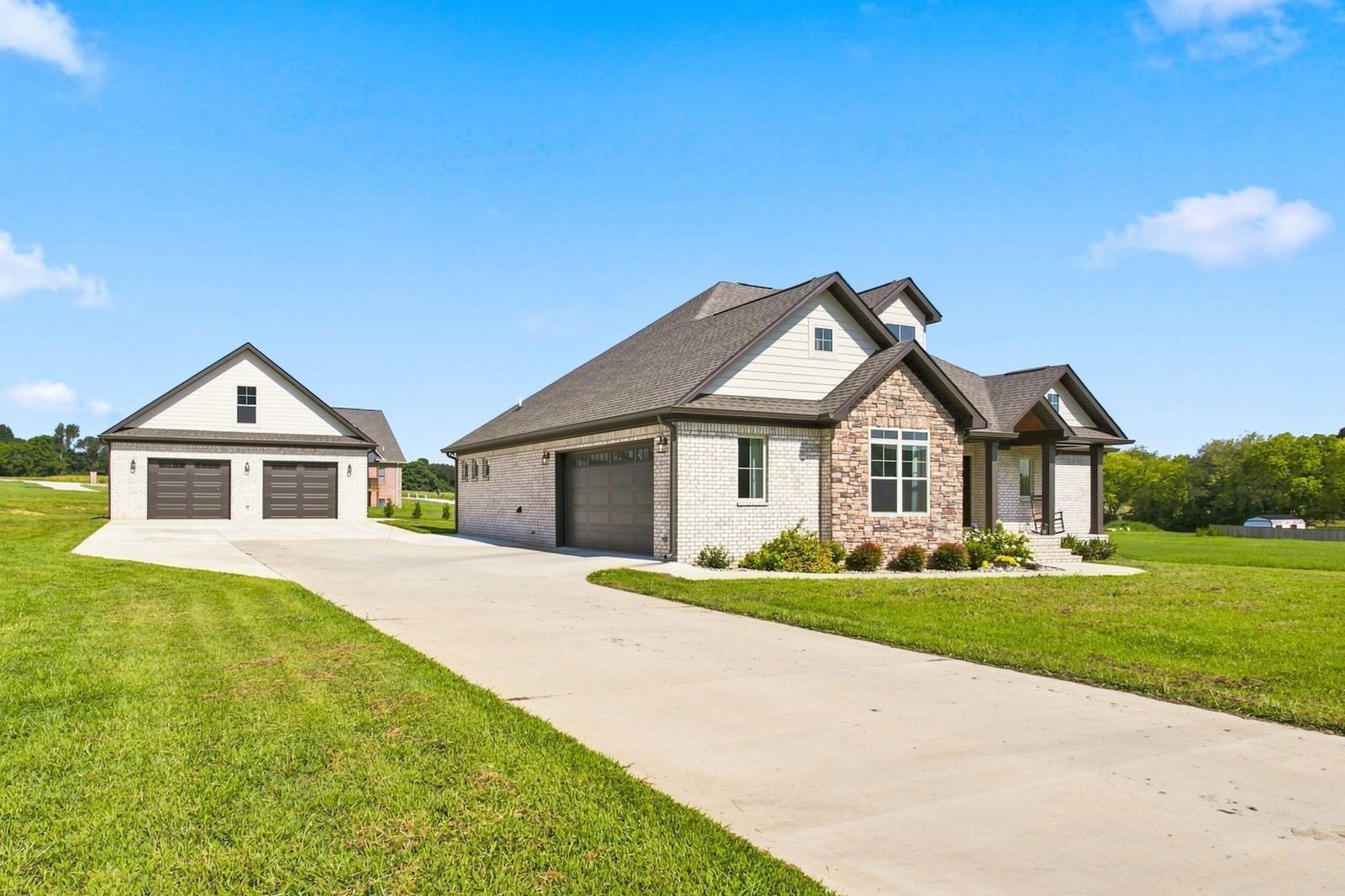 114 Hurst Dr inside, Lawrence County TN home for sale
