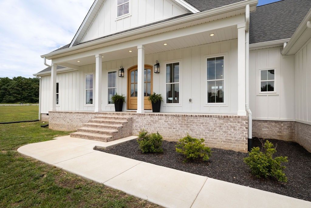 134 Hurst Dr inside, Lawrence County TN home for sale