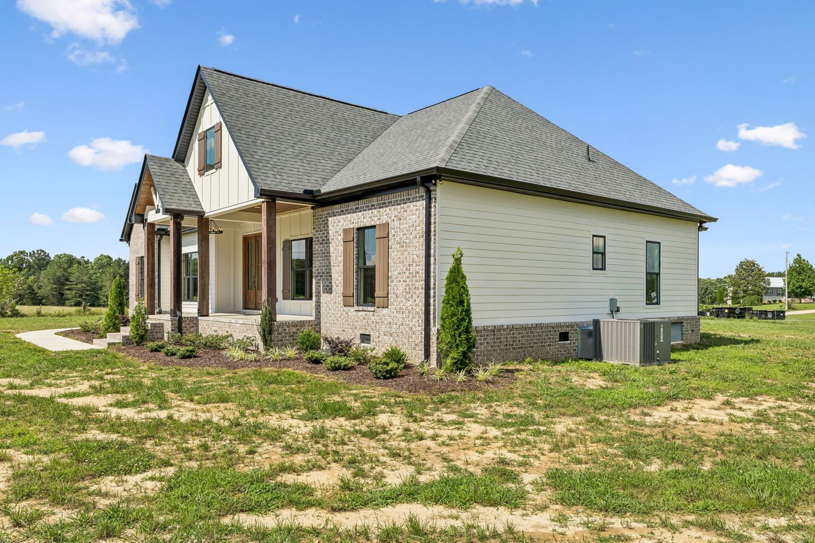 136 Summer Lake Dr inside, Lawrence County TN home for sale