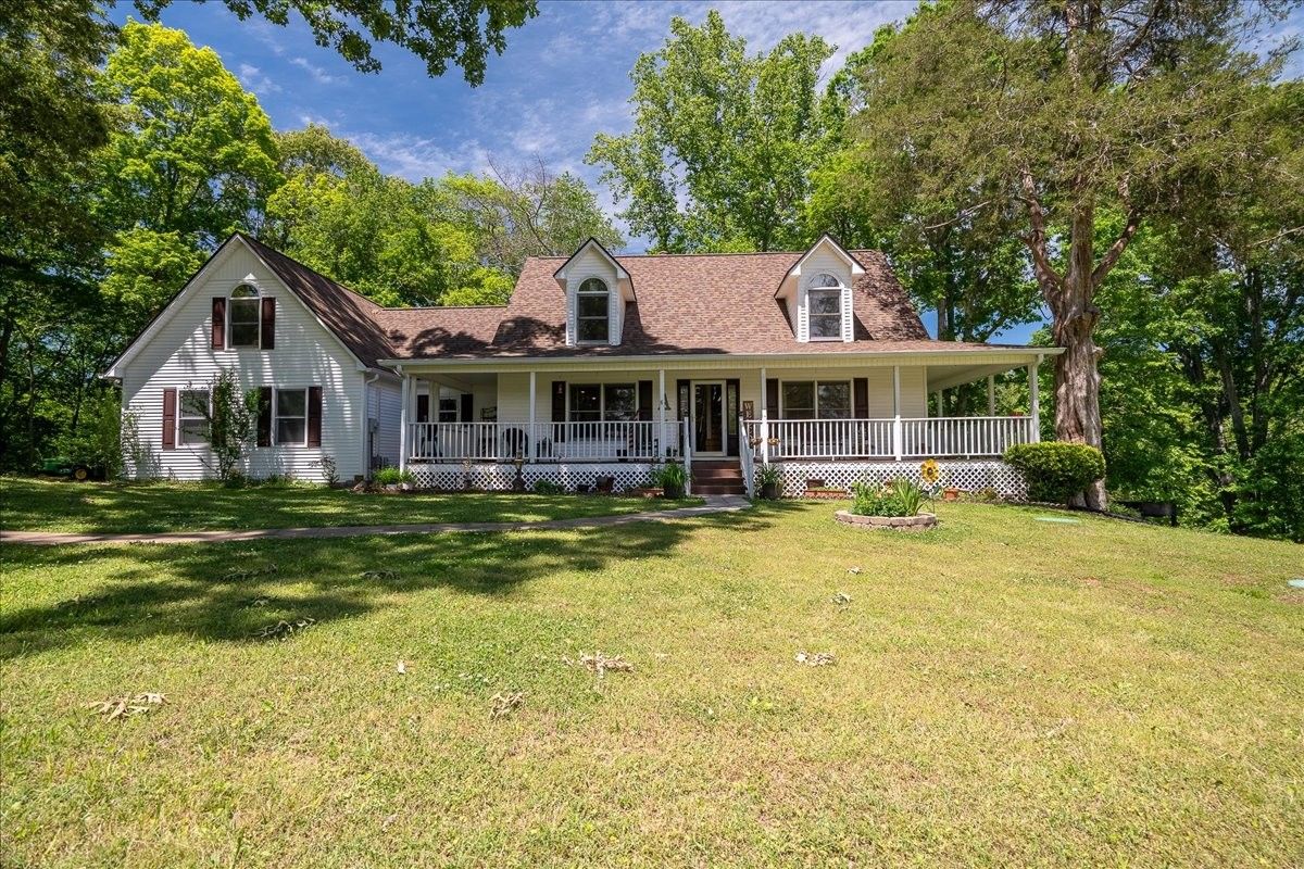1518 Old Waynesboro Hwy inside, Lawrence County TN home for sale