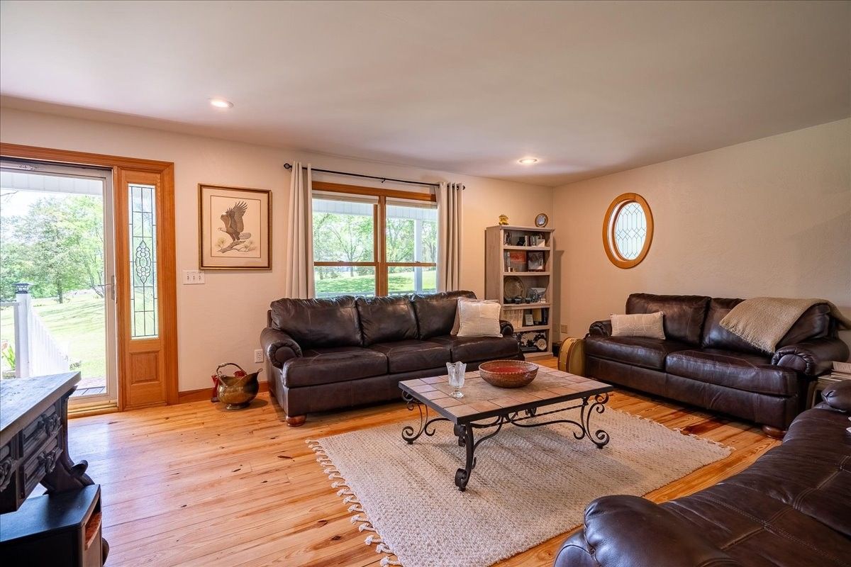 1518 Old Waynesboro Hwy outdoor space, Lawrence County TN home for sale