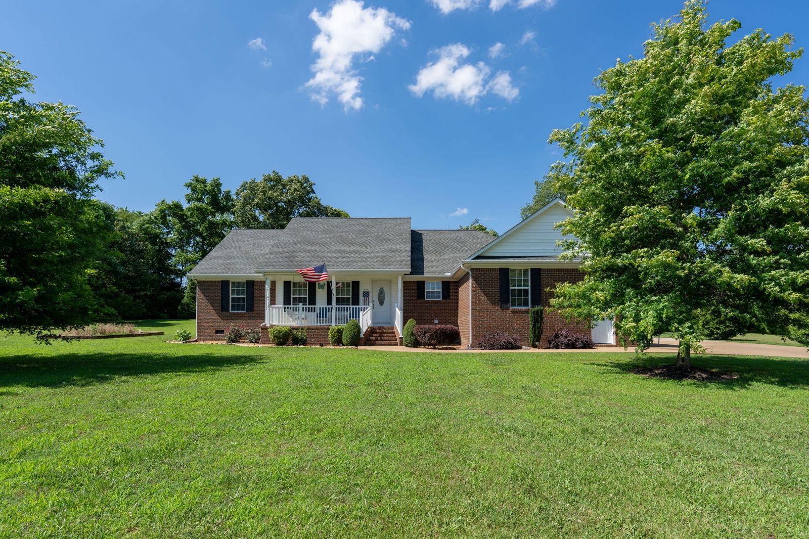 153 Center Point Dr inside, Lawrence County TN home for sale