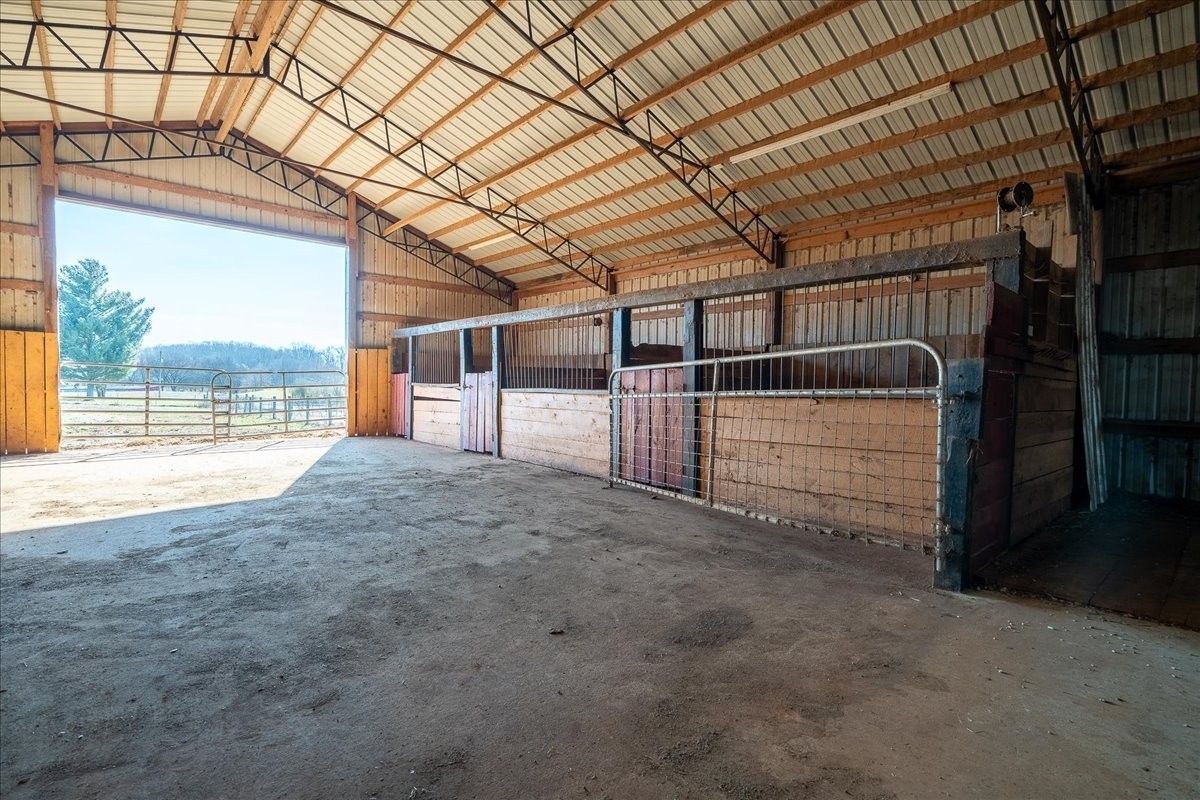 158 Big Springs Rd inside, Lawrence County TN home for sale