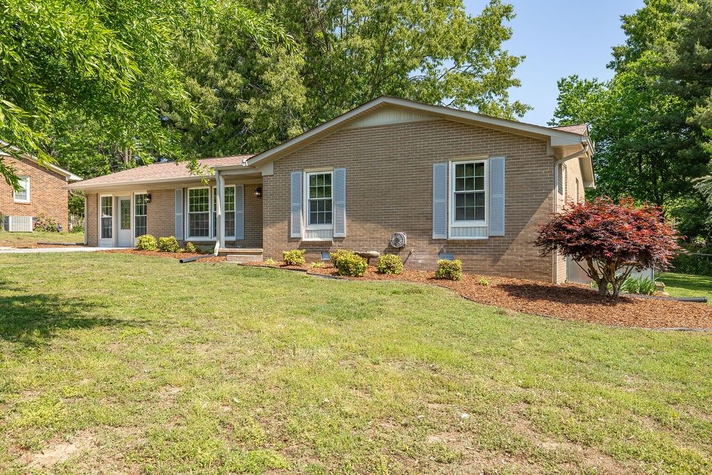 1606 Whippoorwill Dr front exterior, Lawrence County TN home for sale