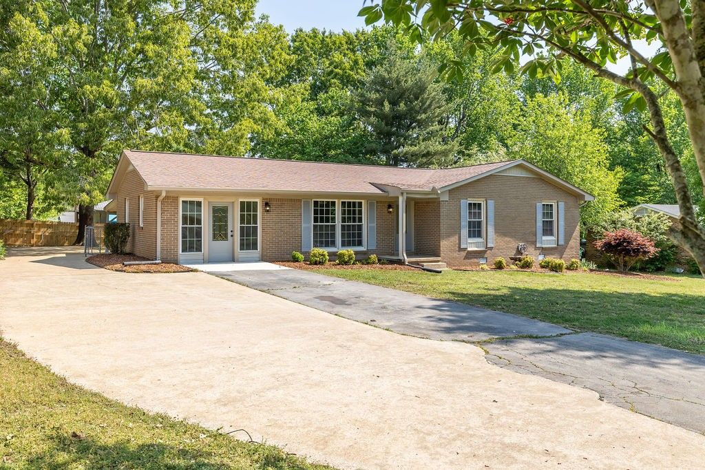 1606 Whippoorwill Dr inside, Lawrence County TN home for sale