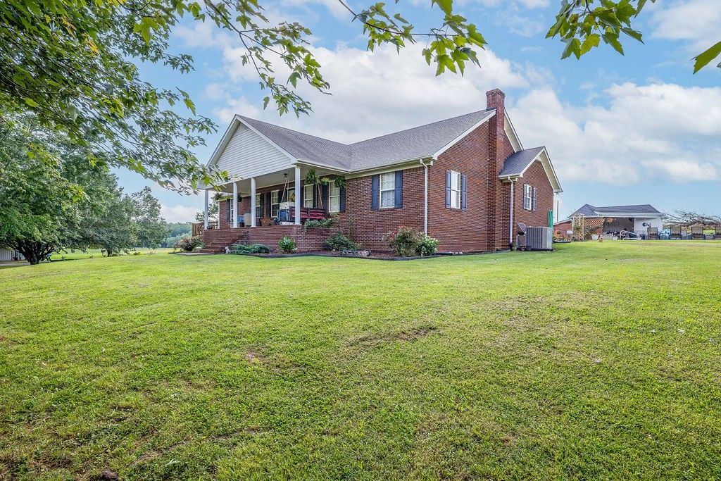 187 N Old Military Rd inside, Lawrence County TN home for sale