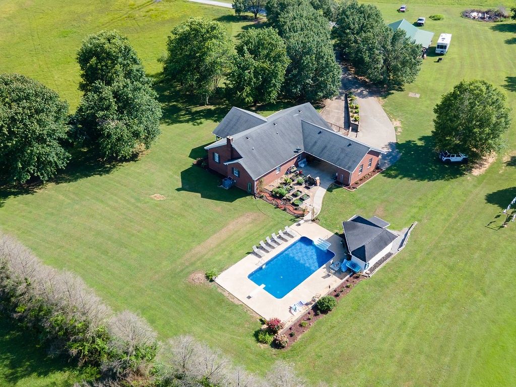 187 N Old Military Rd inside, Lawrence County TN home for sale