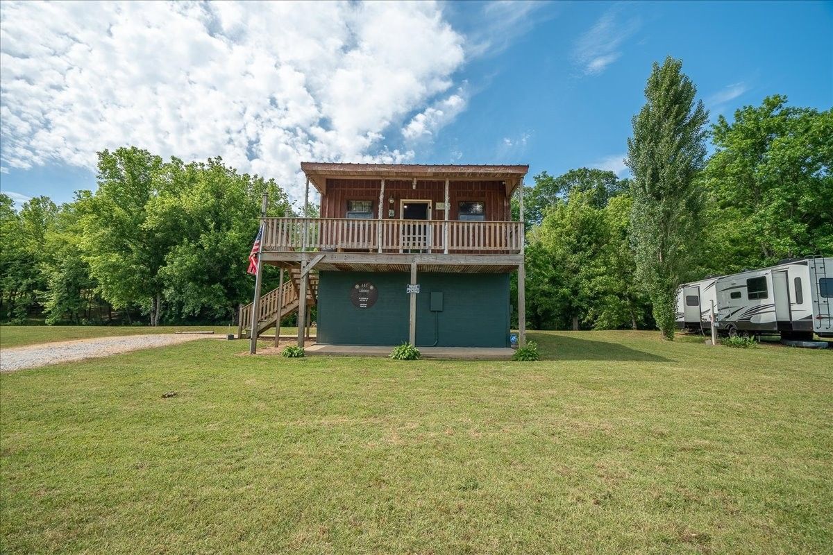 194 Creekside Ln inside, Lawrence County TN home for sale