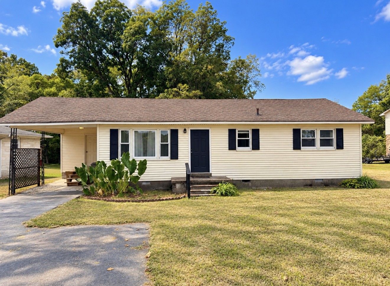 2125 W Gaines St front exterior, Lawrence County TN home for sale