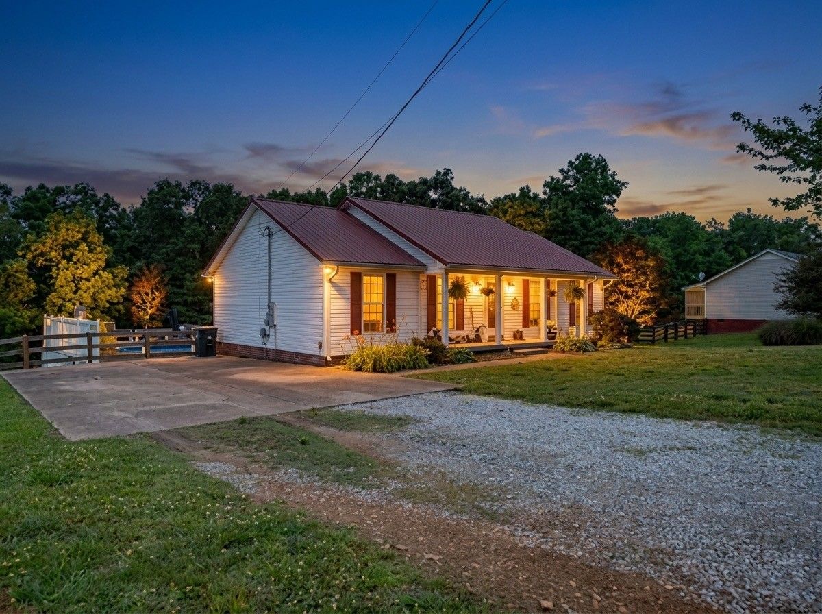 2233 Fall River Rd inside, Lawrence County TN home for sale