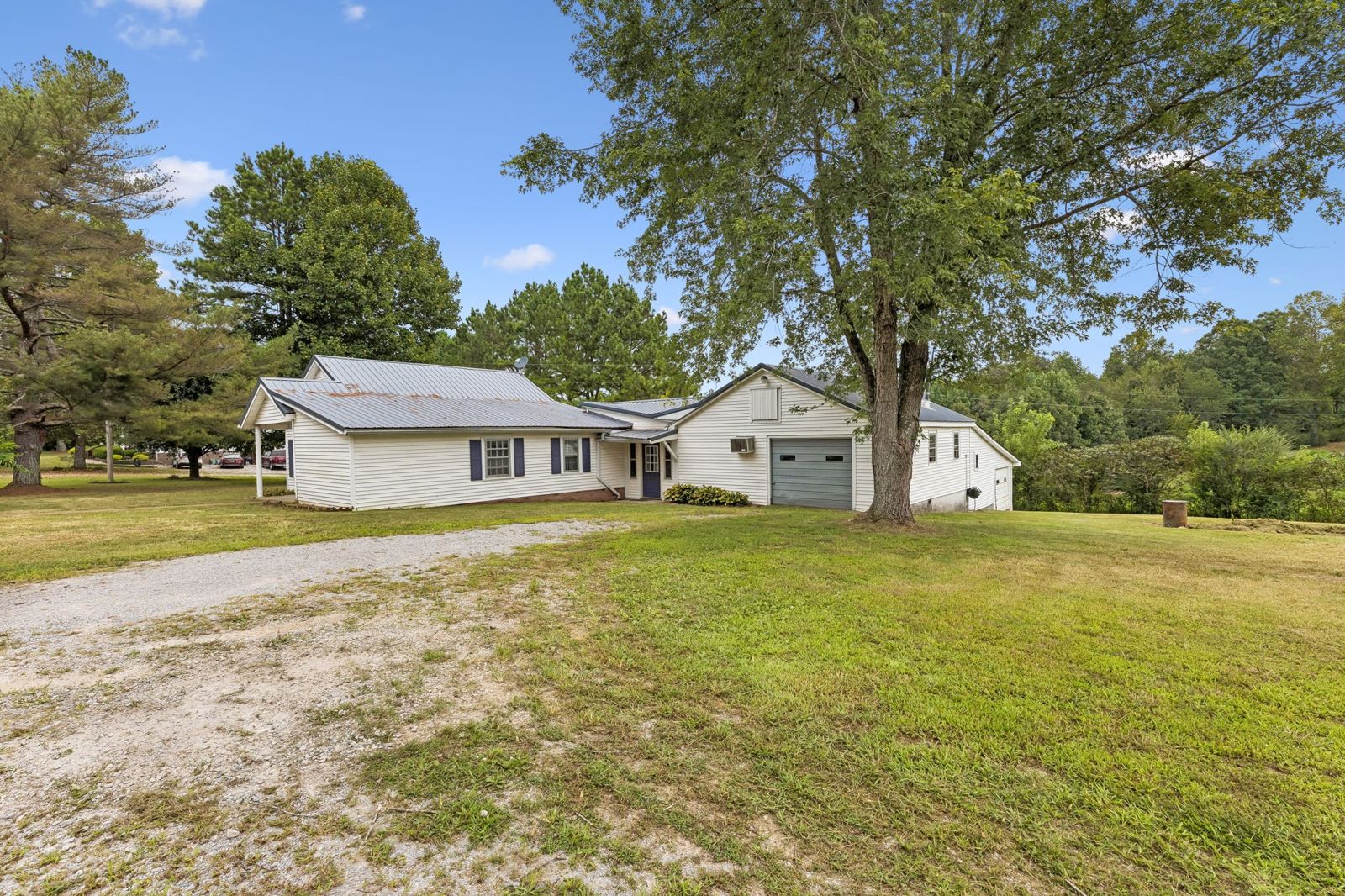 2270 Fall River Rd inside, Lawrence County TN home for sale