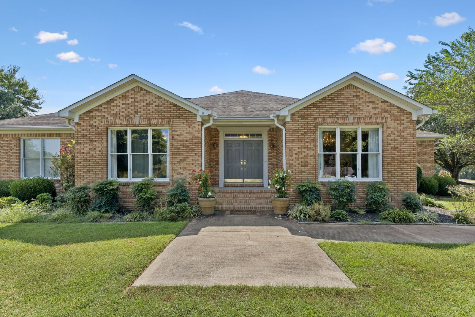 23 Cardinal Ct W inside, Lawrence County TN home for sale