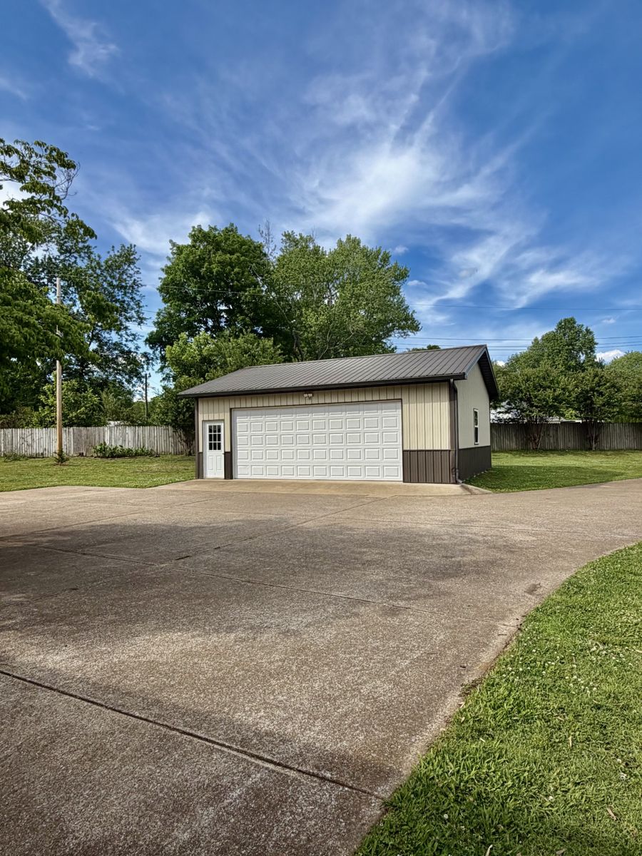 232 Admiral Cir inside, Lawrence County TN home for sale