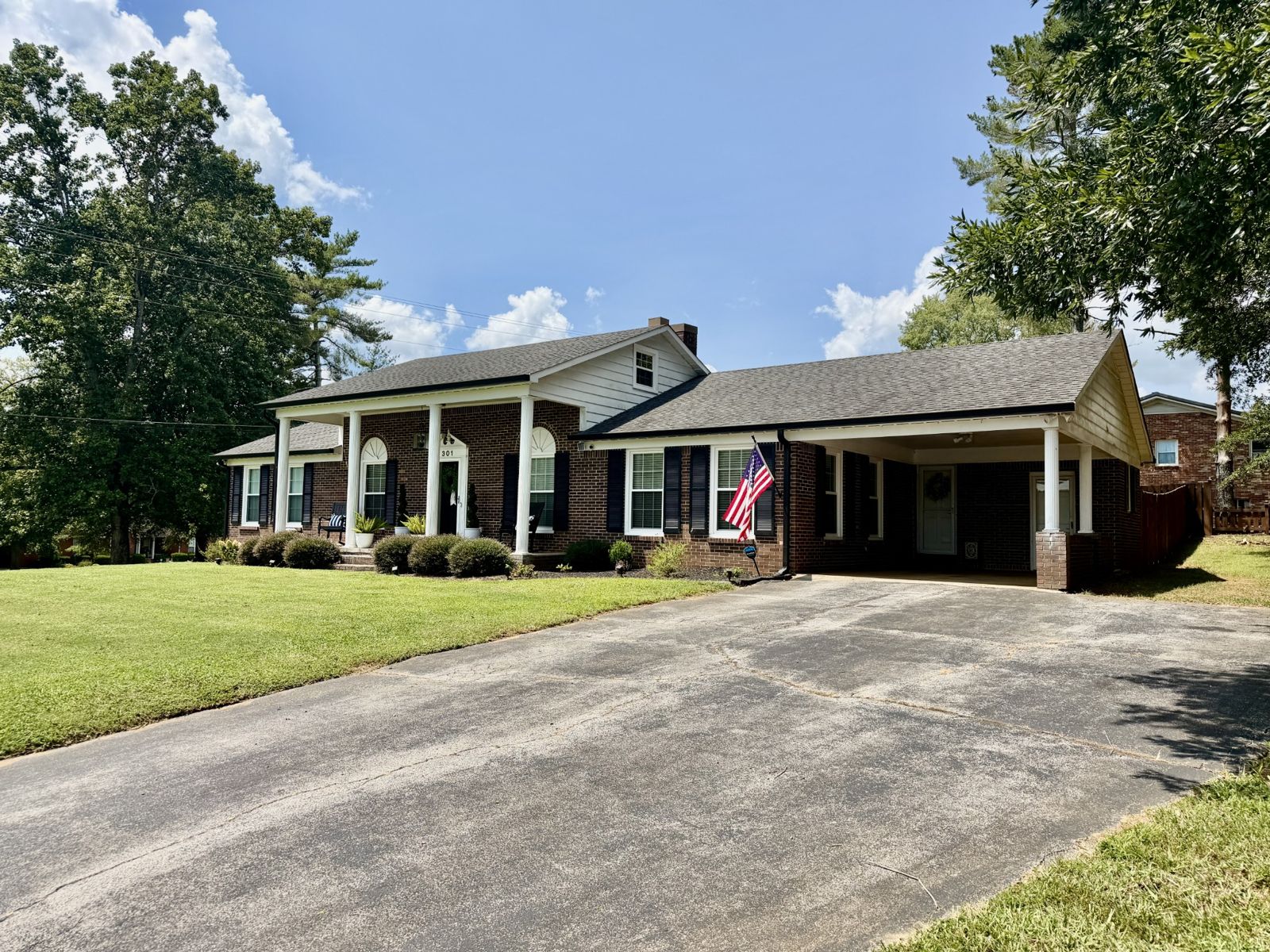 301 Roberta Ln inside, Lawrence County TN home for sale