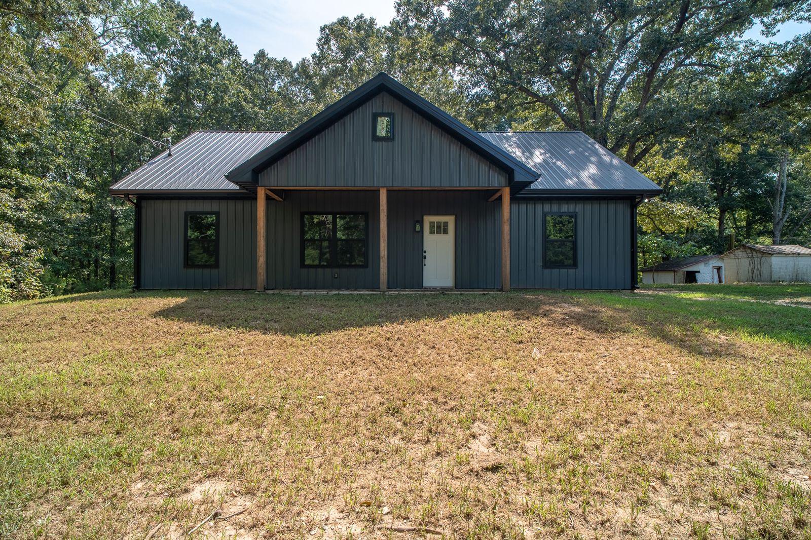 316 Summertown Hwy front exterior, Lawrence County TN home for sale
