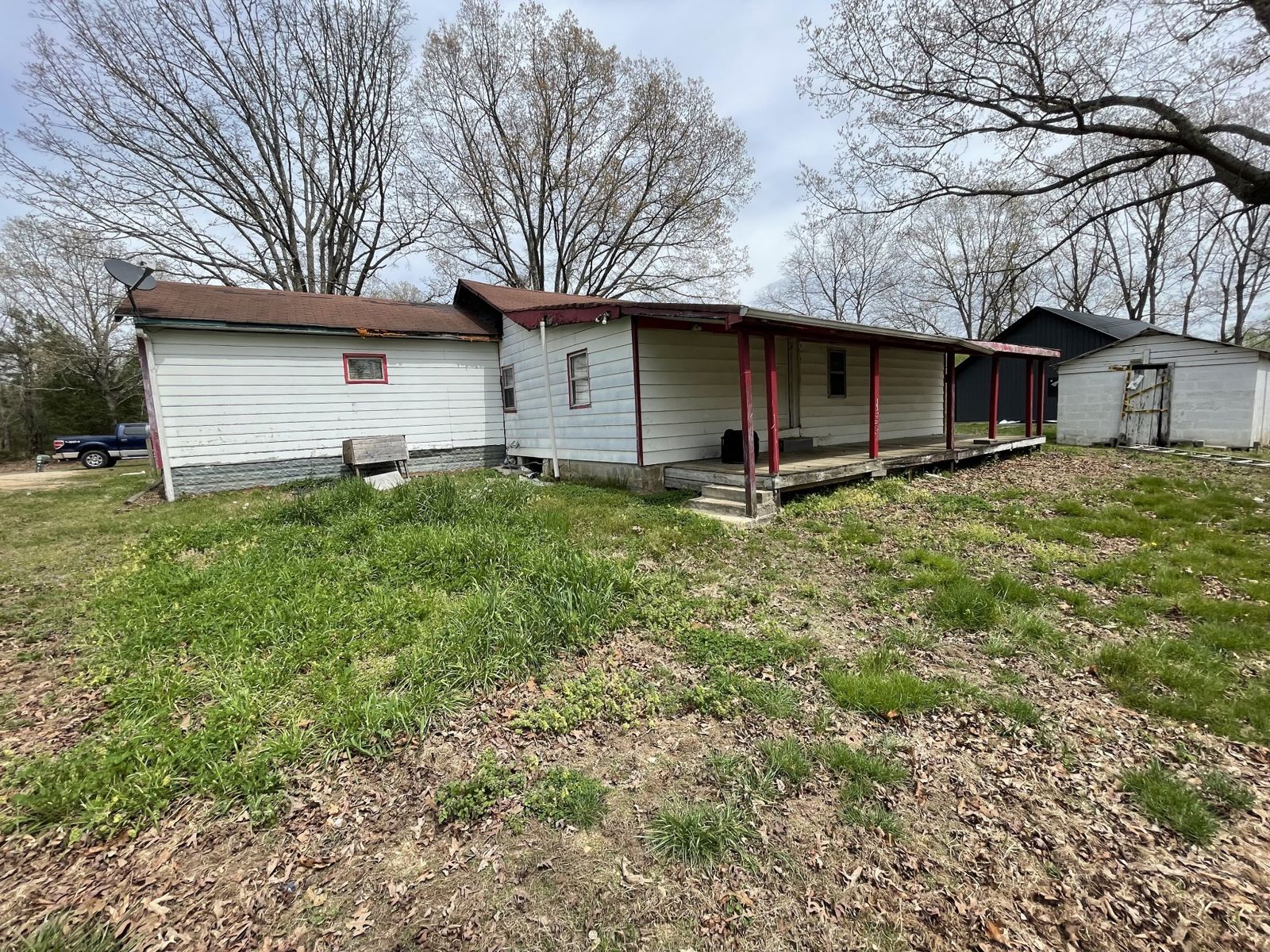 318 Highway 20 inside, Lawrence County TN home for sale